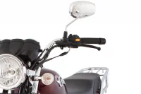 Visão frontal da Chopper vinho em um fundo branco 11
