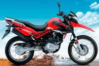 Imagem NK150 com metade da motocicleta na rua e metade na terra 0