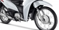 Detalhe Pneu Dianteiro da Moto Honda Biz 110i Branca 38