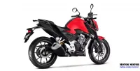 Visão em perspectiva da lateral direita traseira da moto Honda CB 300F Twister vermelha modelo ABS 16