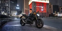 Moto Honda CB 500F Parada No Viaduto Do Chá Cidade De São Paulo A Noite 20