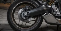 Detalhe da Roda Traseira da Moto Honda CB 650R 1