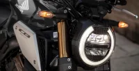 Detalhe do Farol da Moto Honda CB 650R 4