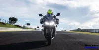 Piloto e Frente da Moto Honda CBR 650R 0