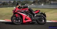 Piloto Fazendo Curva na Pista com Moto Honda CBR 650R 5