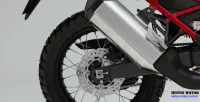 Detalhe dos freios traseiros da moto Honda CRF 1100L Africa Twin 35