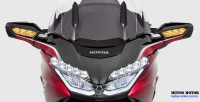 Detalhe do Farol da Frente da Moto Honda GL 1800 Gold Wing Tour 10