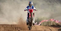 Piloto Empinando Moto Honda CRF 450R 7