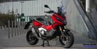 Honda X-ADV Estacionada na Cidade 1