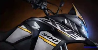 Detalhe Lateral com o Descritivo do Nome da Moto Honda XRE 300 Adventure 1