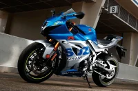 GSX-R1000R edição MotoGP estacionada 0