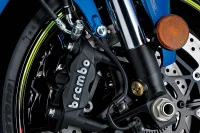 Imagem mostrando de perto o sistema de freio da GSX-R1000R 18