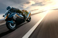Piloto na estrada com a Hayabusa 12