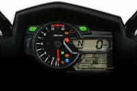 Imagem do painel de instrumentos da V Strom 650 onde é possível verificar várias informações da moto 5