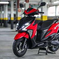 Honda Elite 125 2025: scooter vermelha, moderna, urbana, 8,2 cv, 100kg, design renovado