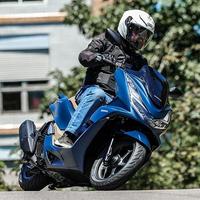 Honda PCX 160 2025: Scooter urbano atualizado com mais potência, conforto e tecnologia