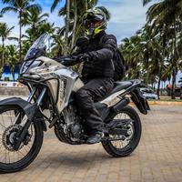 Honda Sahara 300 Bege: Trail aventureira, potente, versátil, ideal para off-road e urbano