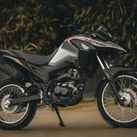 Trail versátil Honda XRE 190 2025 com atualizações de design e equipamentos