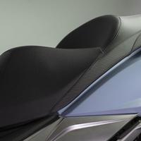 Kymco Downtown 350i 2025: assento confortável, design moderno, azul, maxiscooter, 29cv