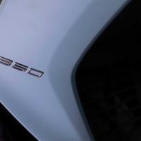 Kymco Downtown 350i 2025: Maxiscooter azul, 321cc, 29cv, design moderno, TCS e ABS