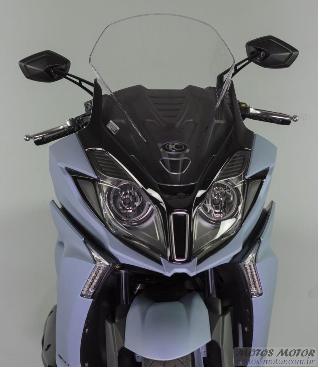 Kymco Downtown 350i 2025: Maxiscooter azul, farol duplo, design moderno, 29cv, 3,14kgf.m, ABS, TCS