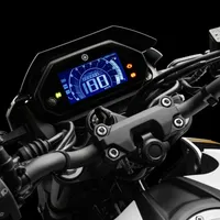 Yamaha Fazer FZ25 2025: painel digital, guidão, detalhes estéticos e tecnologias