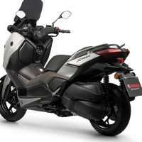 Yamaha XMAX 250 2025: Maxiscooter cinza, design moderno, tecnologia embarcada, 22,8cv